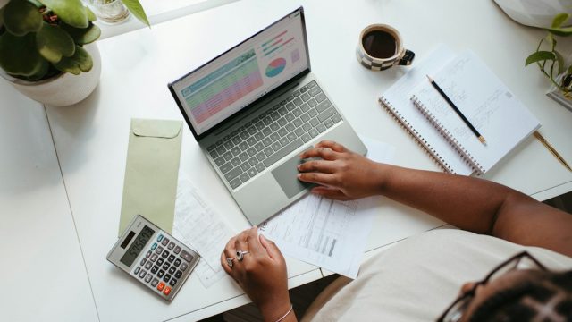 Cara Mengatur Arus Kas Usaha Kecil agar Bisnis Lebih Stabil